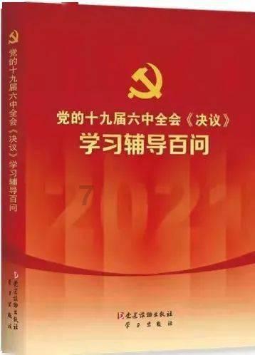 吃早餐的精致女孩