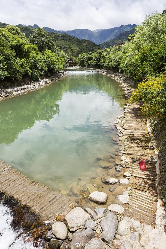 东四胡同在元代就已存在,成为重要商业区,历史底蕴深厚