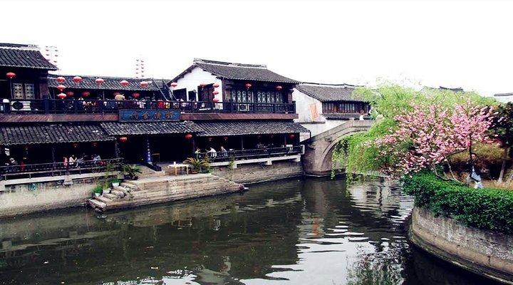 逃离电梯间